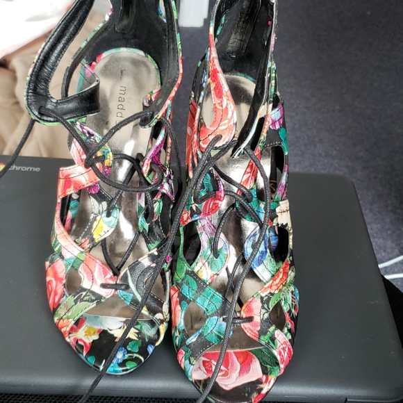 Shoes - Picture 2 of 4